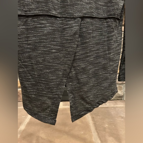 Olive & Oak Long Sleeve Pull Over Woman's - Picture 4 of 4